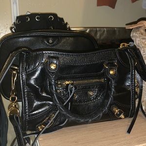 Mini top handle crossbody bag✨ leather✨ black w gold has mirror approx 7x 4x2